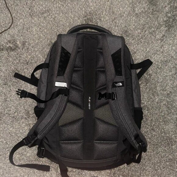 North Face Recon Backpack, Black/Yellow, 30 Liters - Picture 3 of 8